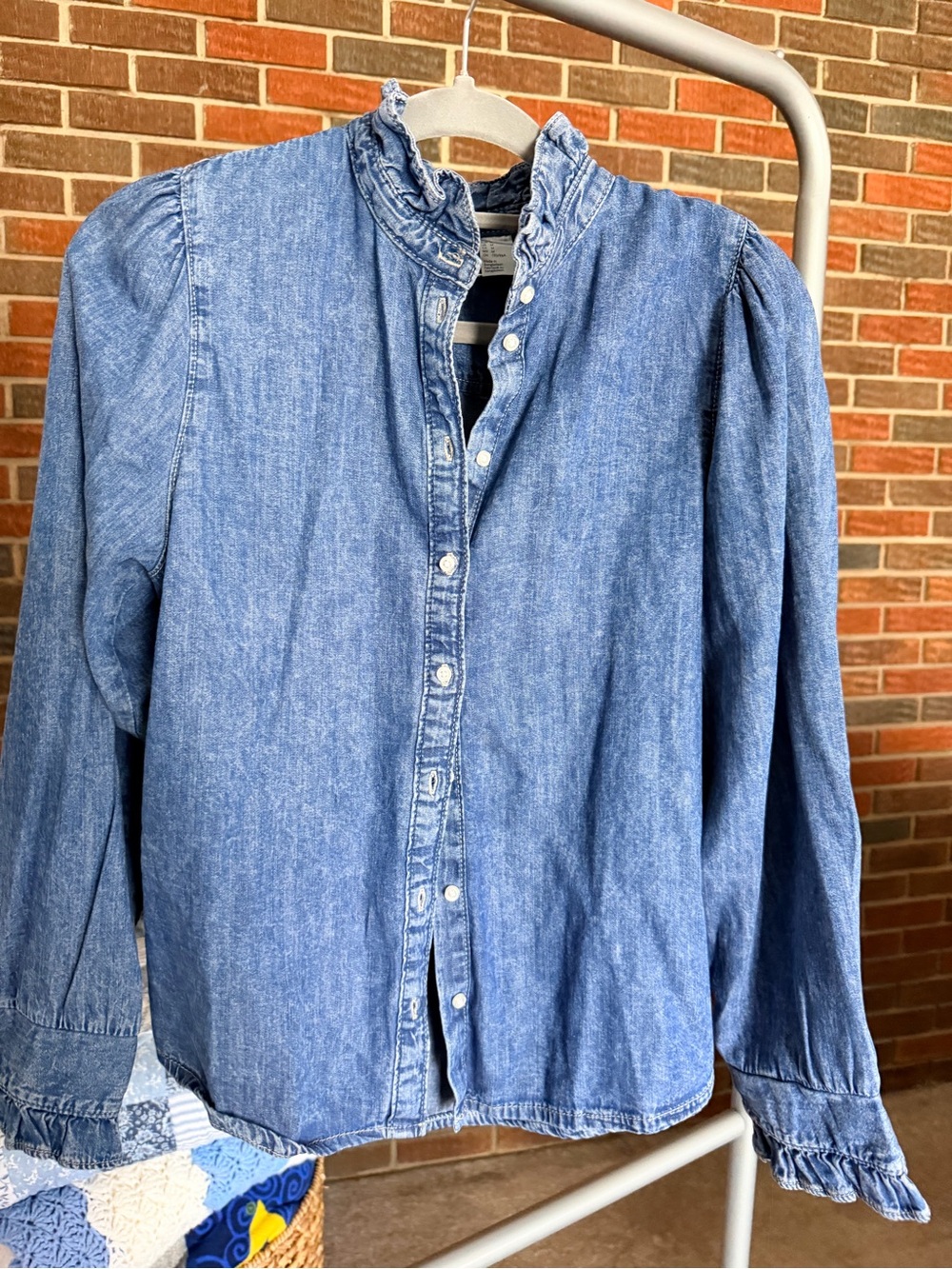 Women’s Blue Denim Ruffle-Collar Button-Up Shirt